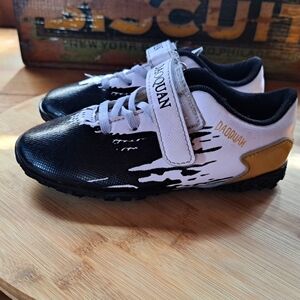 DimaiGlobal Cleats, Kid Size 30 EU / 11.5 US, Unisex, Daoquan Football Soccer